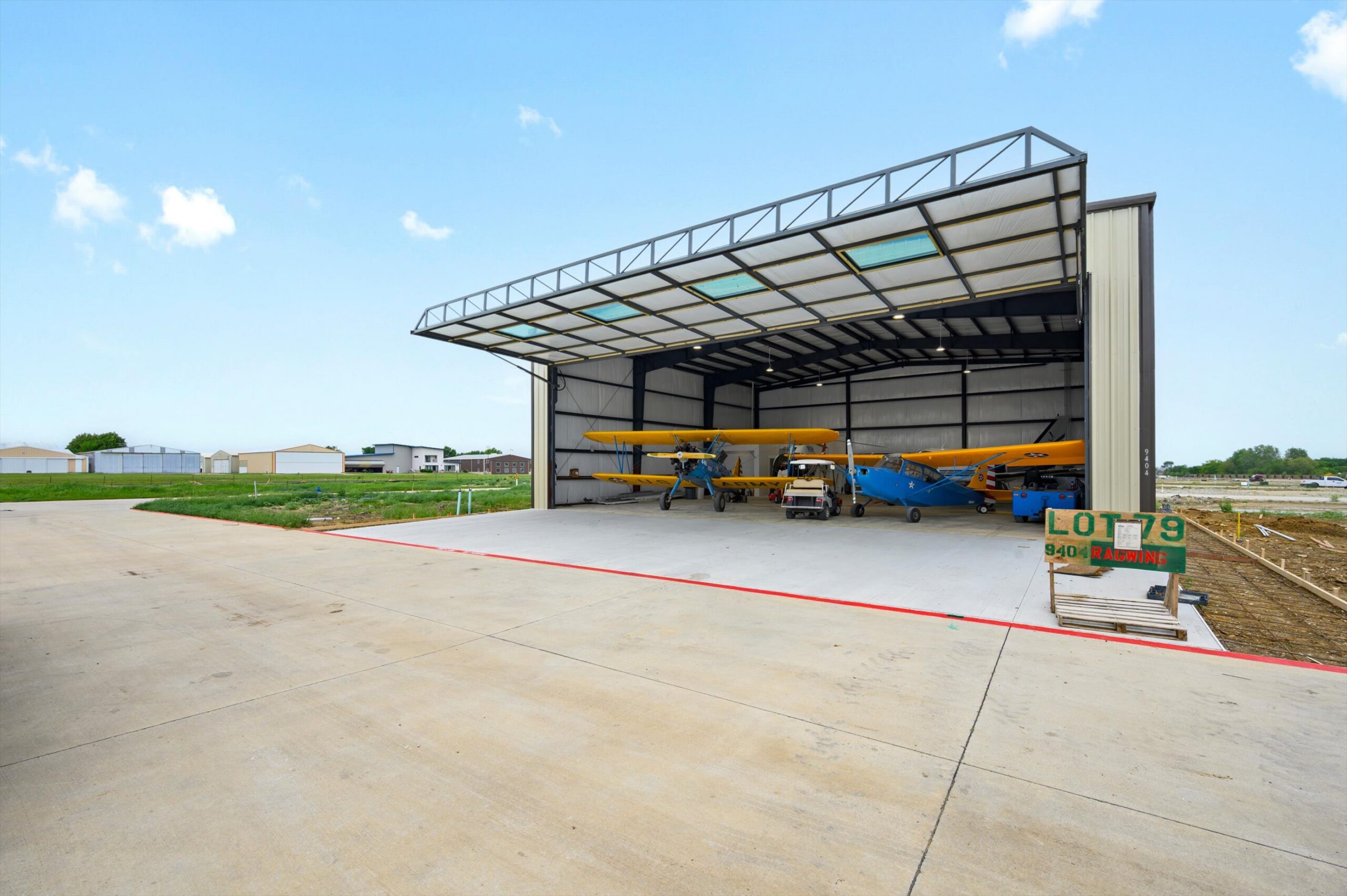 Aero Country East runway and taxiway