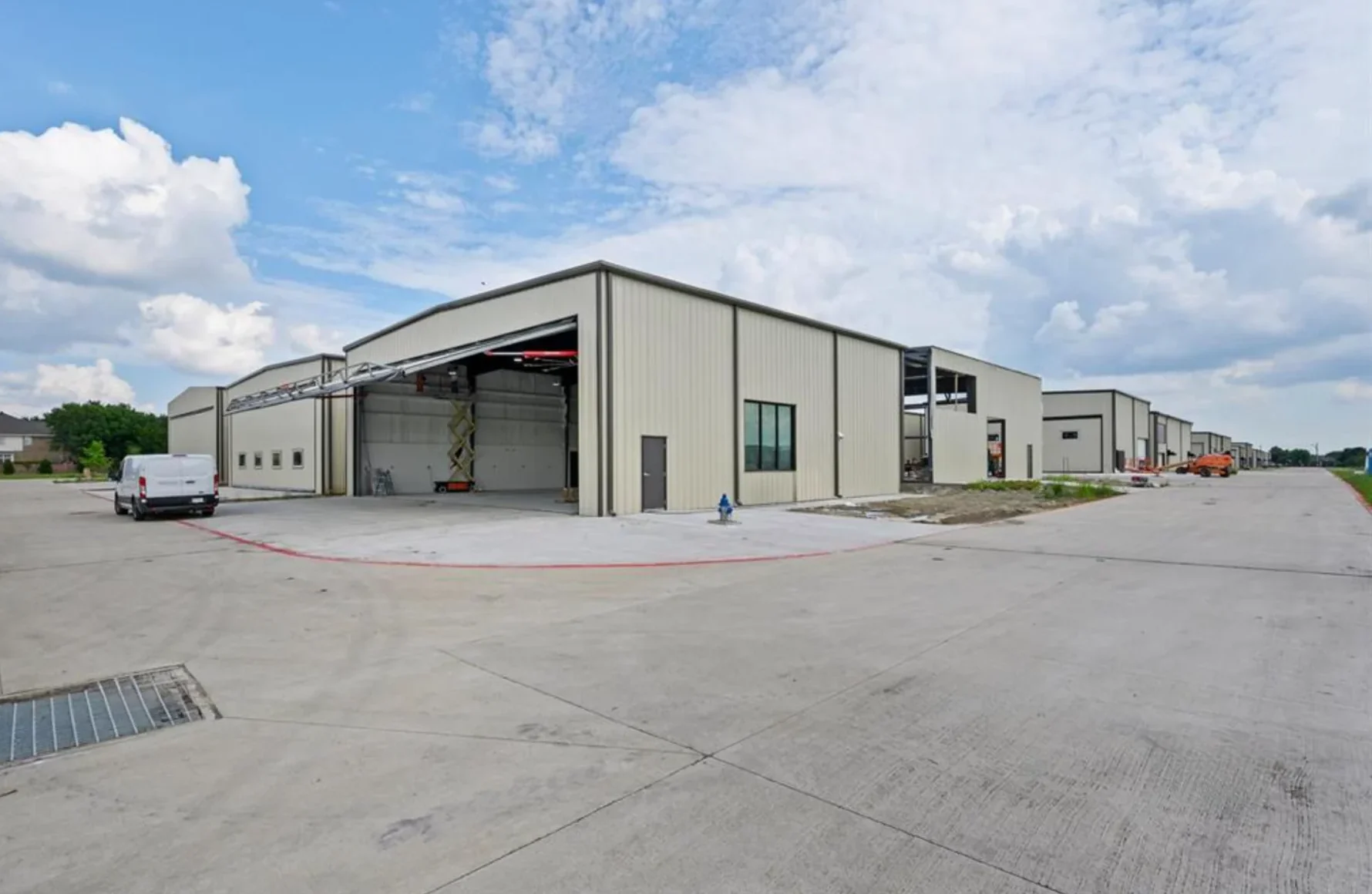 New construction hangar at 9400 Airbus Lane in Aero Country East